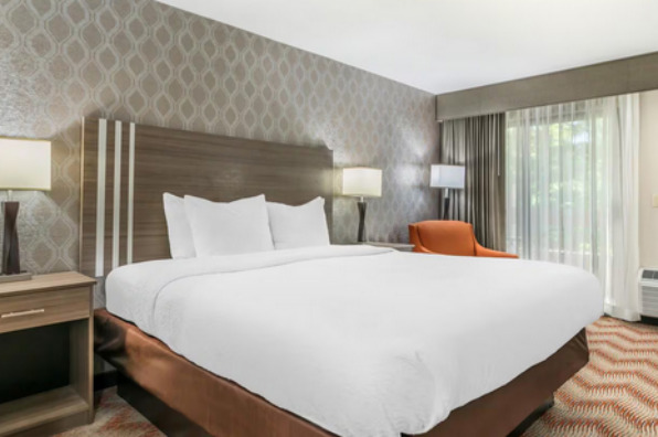 Best Western Plus Sonora Oaks Hotel Guest Room