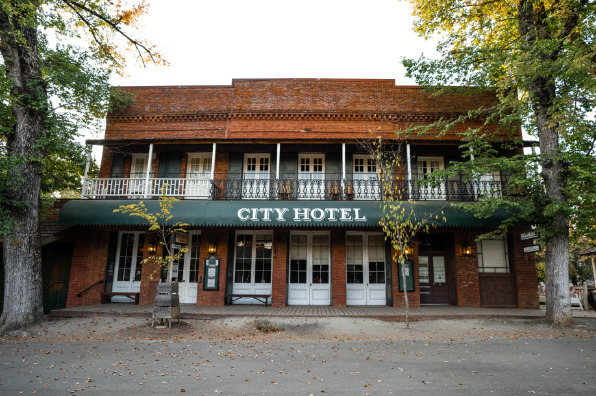 Columbia City Hotel