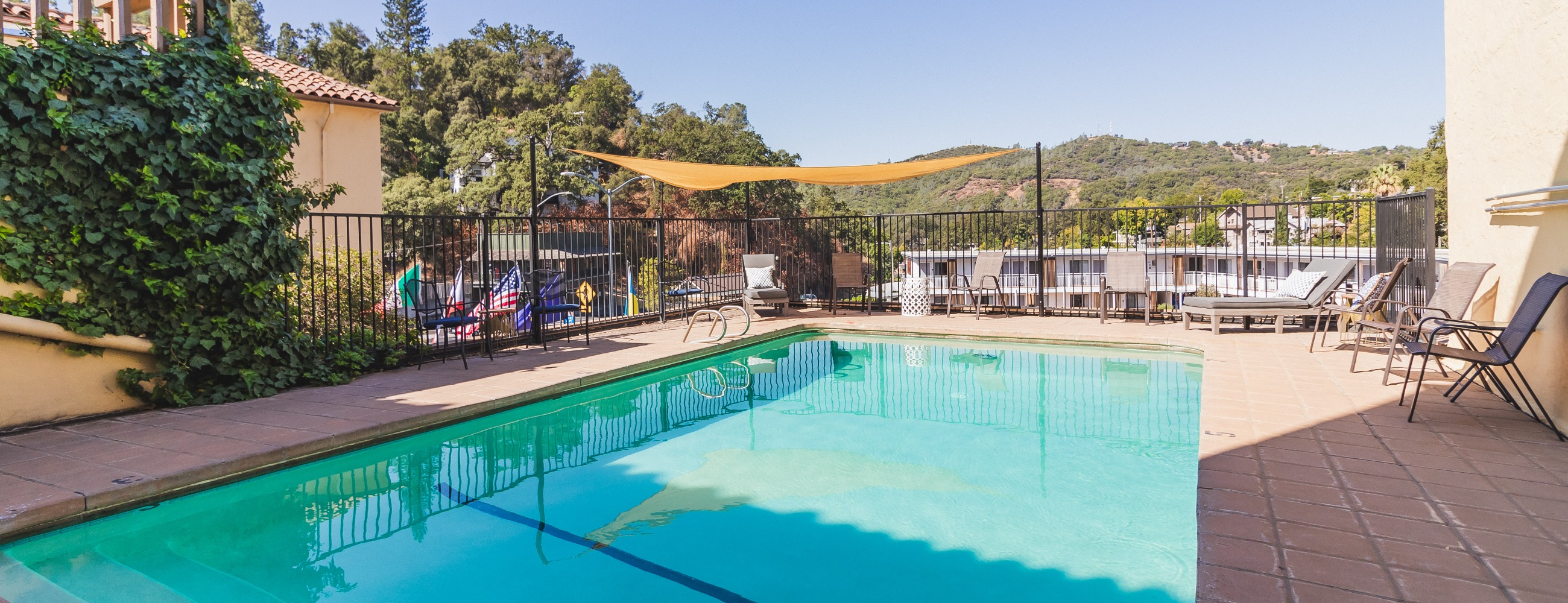 Sonora Inn rooftop pool