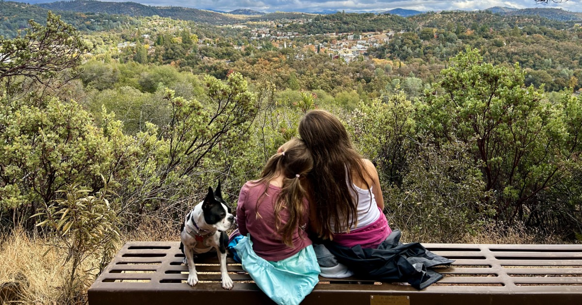 Girls on Dragoon Gulch Trail in Sonora